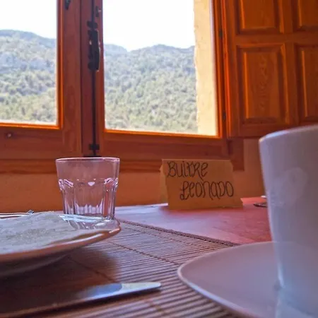 Observatorio De Buitres Mas De Bunyol Séjour à la campagne